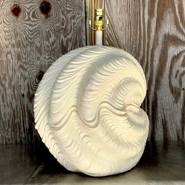 Vintage Coastal Plaster Clamshell Lamp — additional photo 3