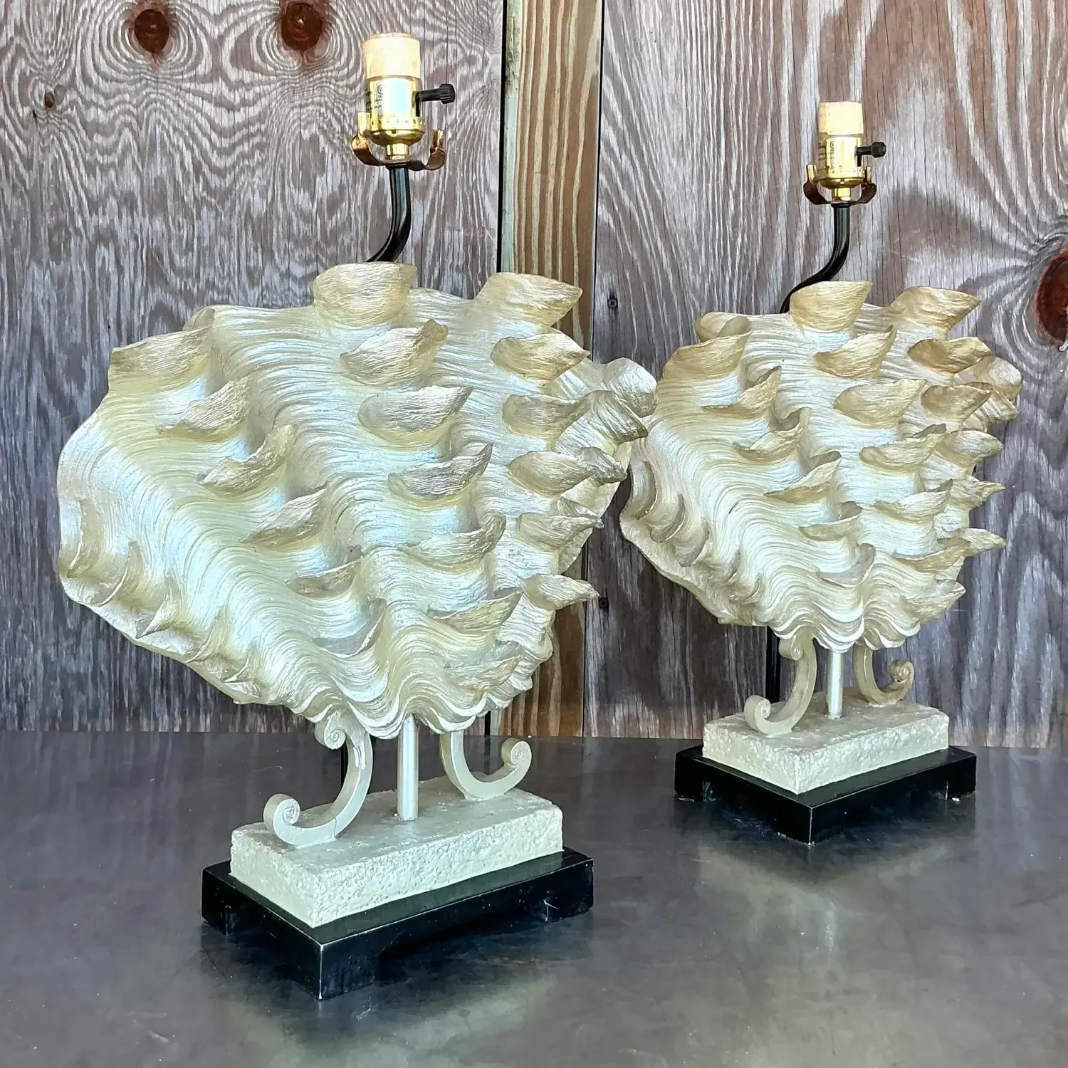 Vintage Coastal Ruffle Clamshell Lamps - a Pair — additional photo 2
