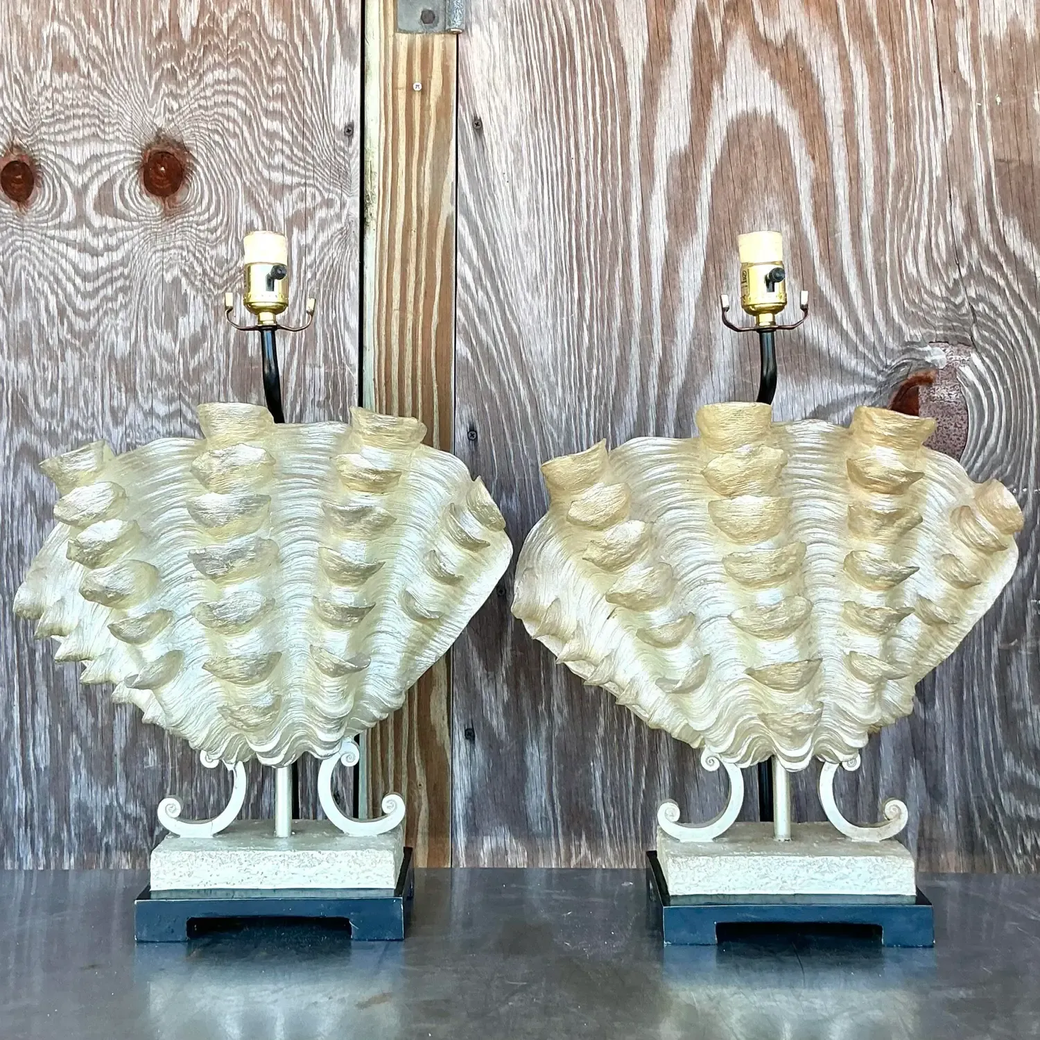 Vintage Coastal Ruffle Clamshell Lamps - a Pair — additional photo 3