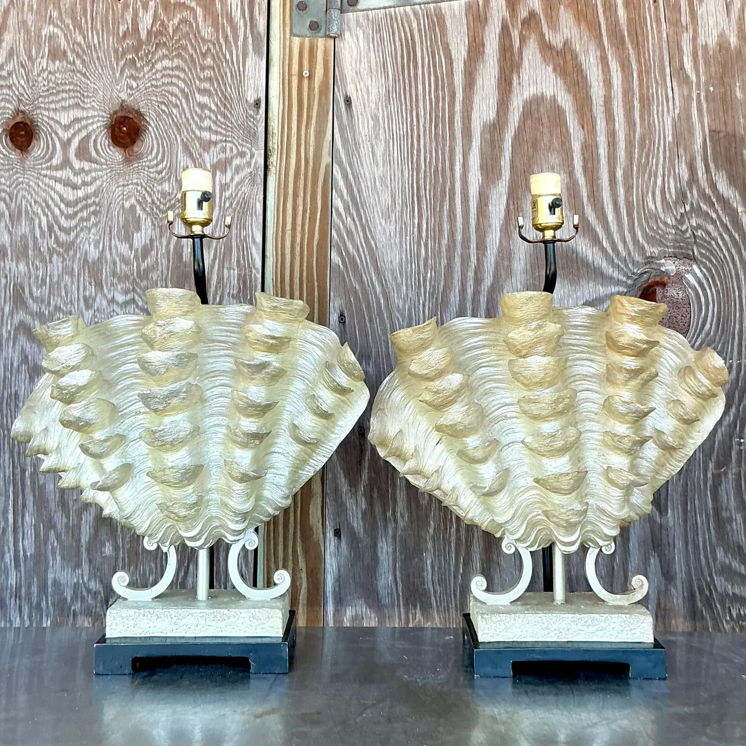 Vintage Coastal Ruffle Clamshell Lamps - a Pair — additional photo 4