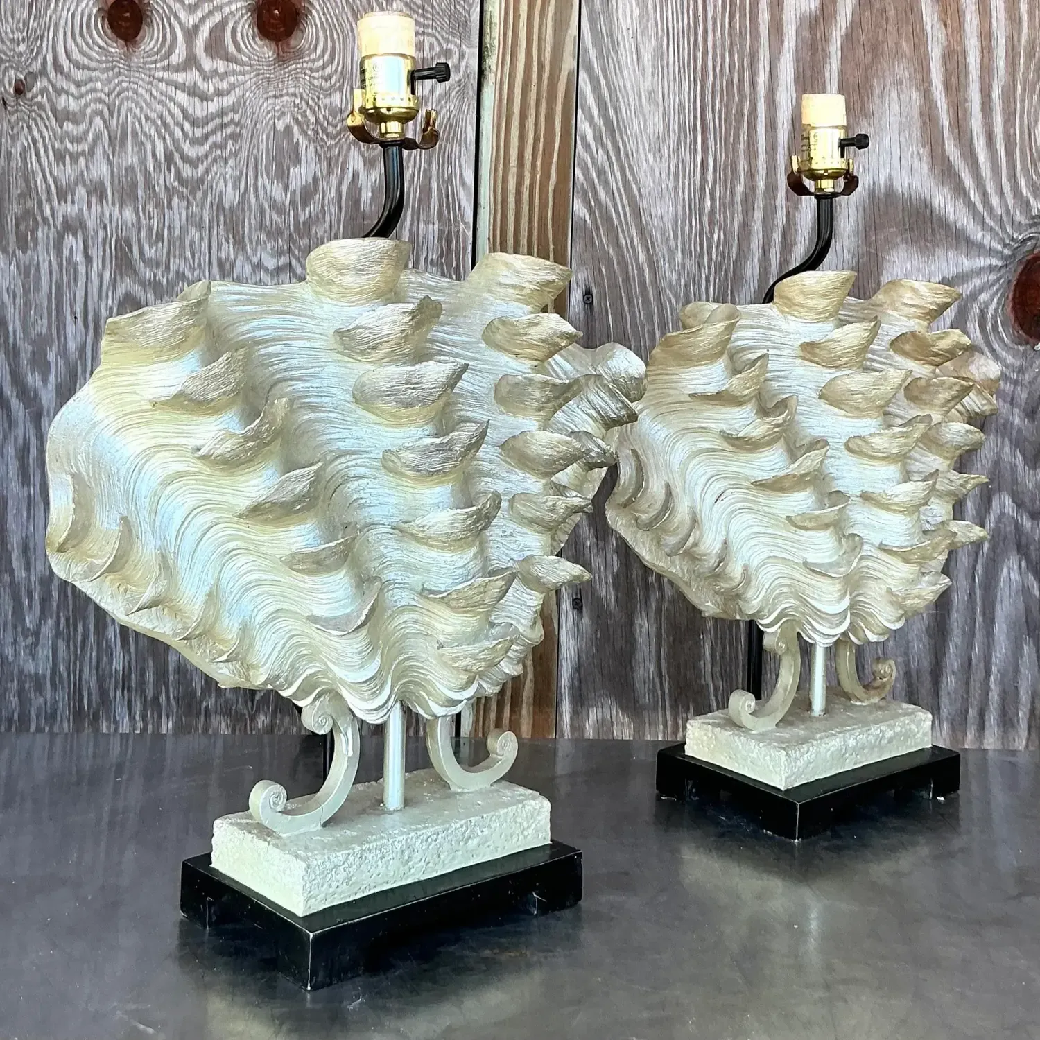 Vintage Coastal Ruffle Clamshell Lamps - a Pair — additional photo 5
