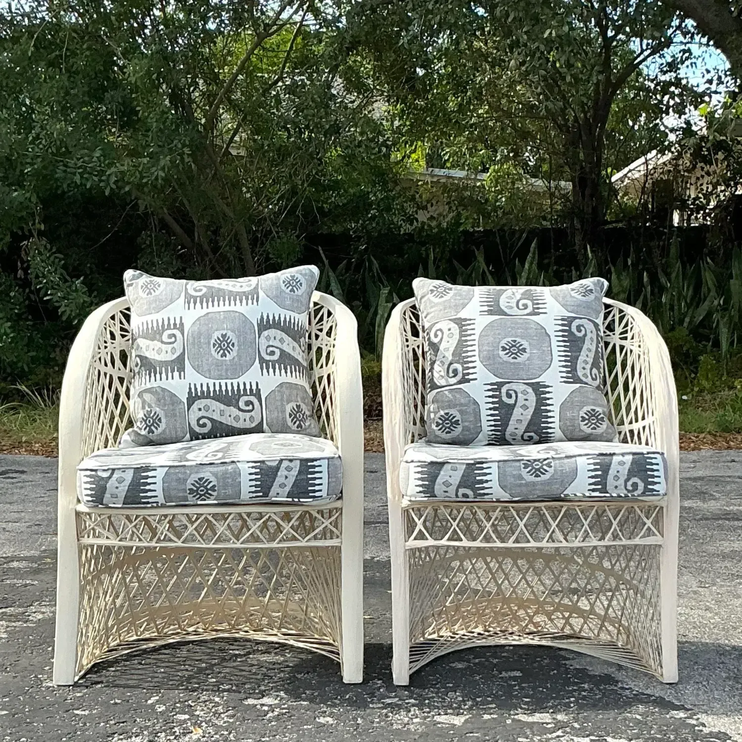 Vintage Coastal Spun Fiberglass Lounge Chairs - a Pair — additional photo 5
