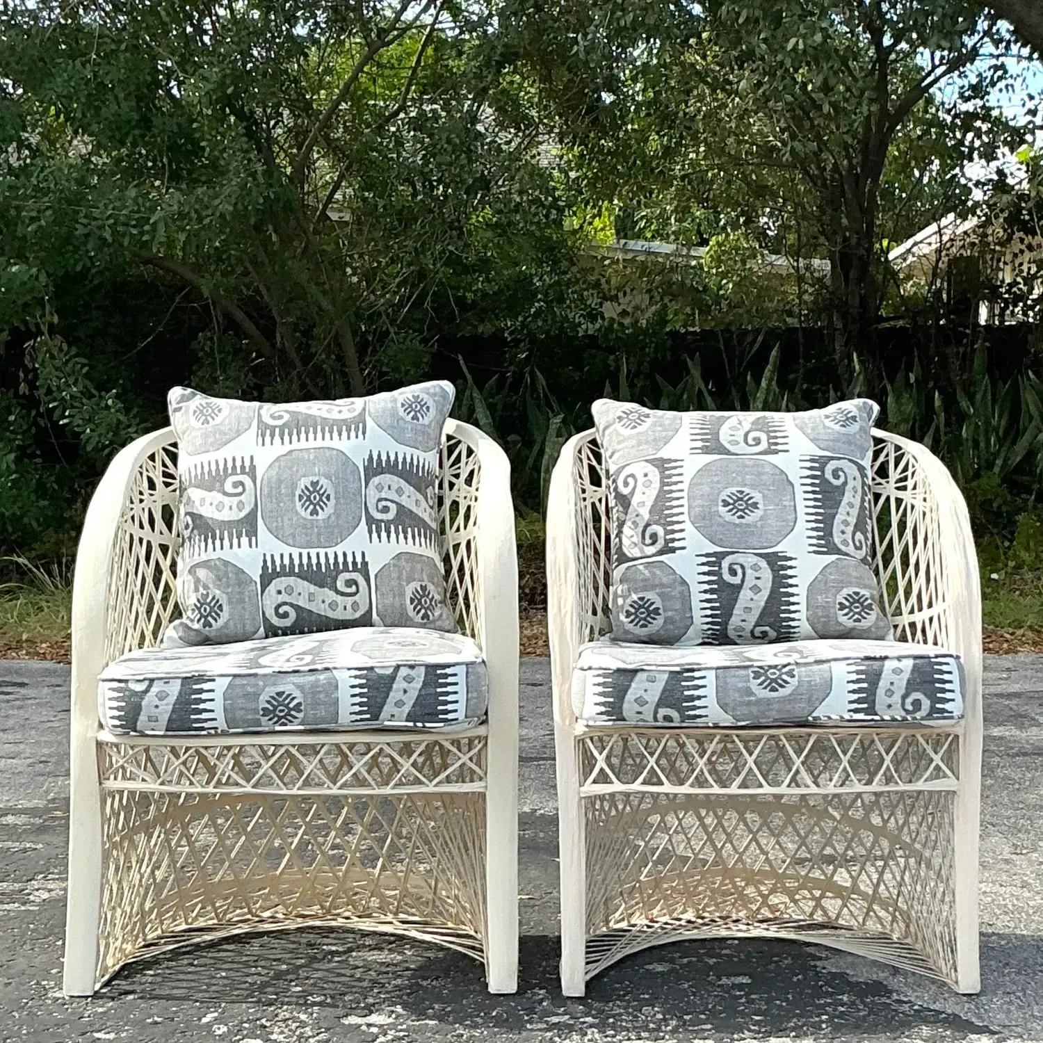 Vintage Coastal Spun Fiberglass Lounge Chairs - a Pair — additional photo 7