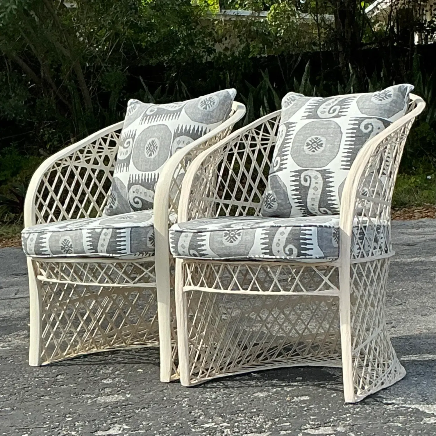 Vintage Coastal Spun Fiberglass Lounge Chairs - a Pair — additional photo 8