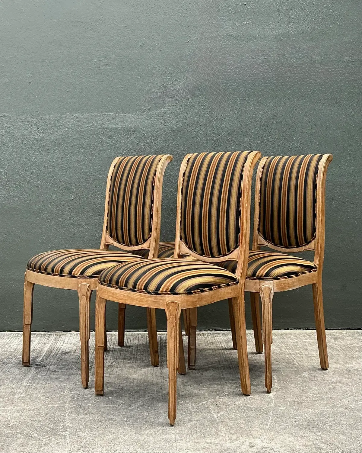 Vintage Deco Carved Dining Chairs - Set of 4 — additional photo 6