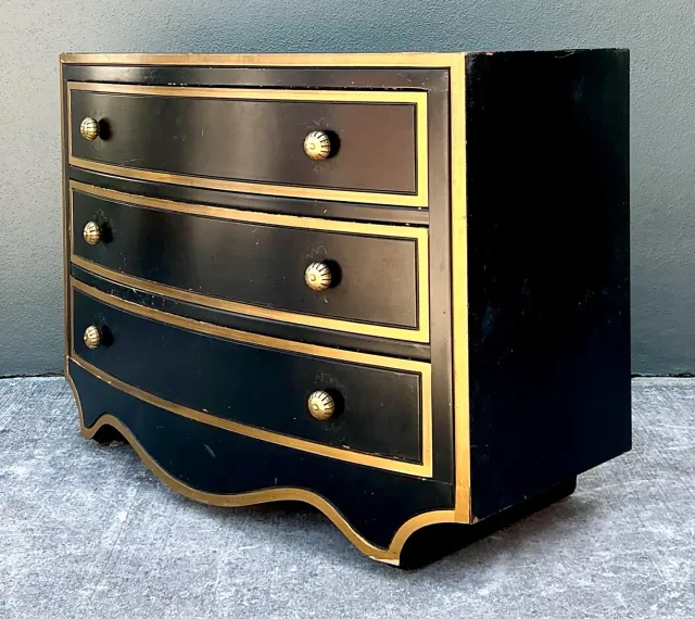 Vintage Dorothy Draper Casablanca Viennese Chest of Drawers — additional photo 2
