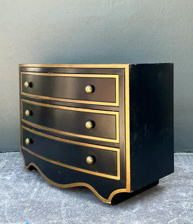 Vintage Dorothy Draper Casablanca Viennese Chest of Drawers — additional photo 4