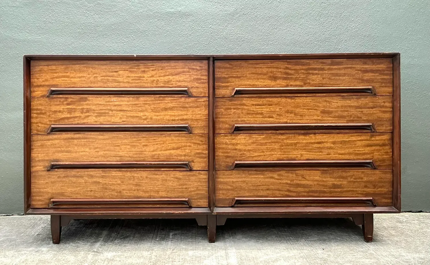 Vintage Drexel Perspective Mahogany Dresser — additional photo 3