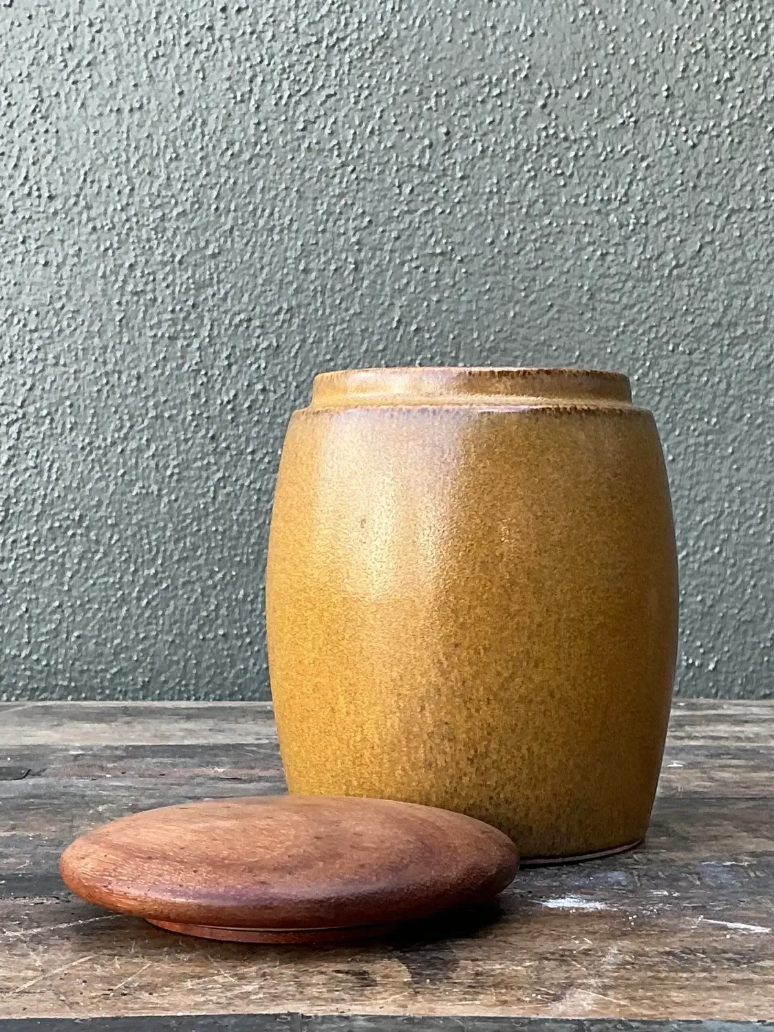 Vintage Dunhill Lidded Ceramic Tobacco Jar — additional photo 3