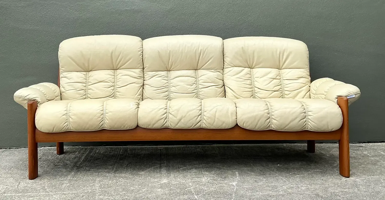Vintage Ekornes Channel Tufted Leather Sofa — additional photo 3