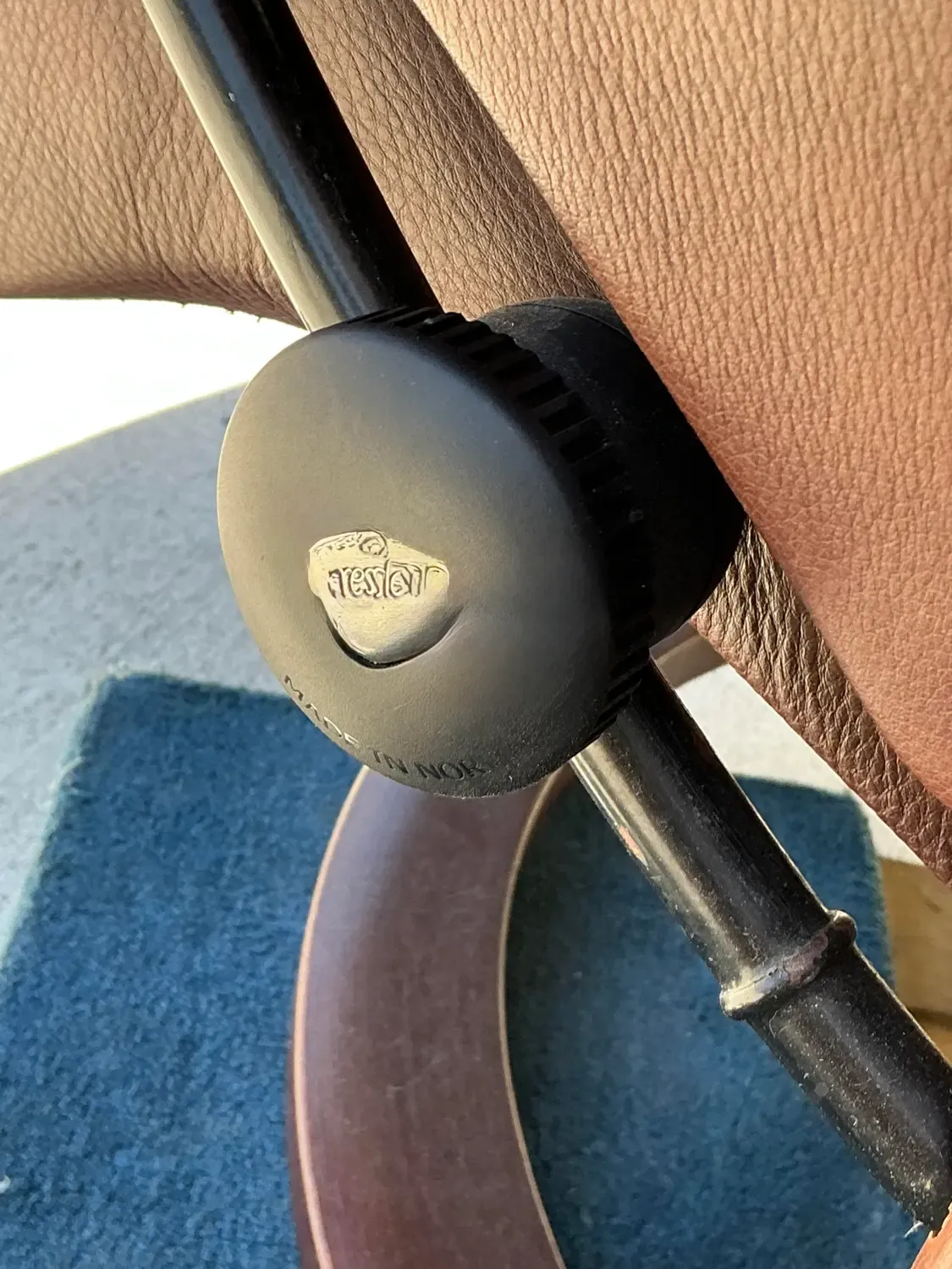 Vintage Ekornes “Stressless” Leather Lounge Chair — additional photo 2