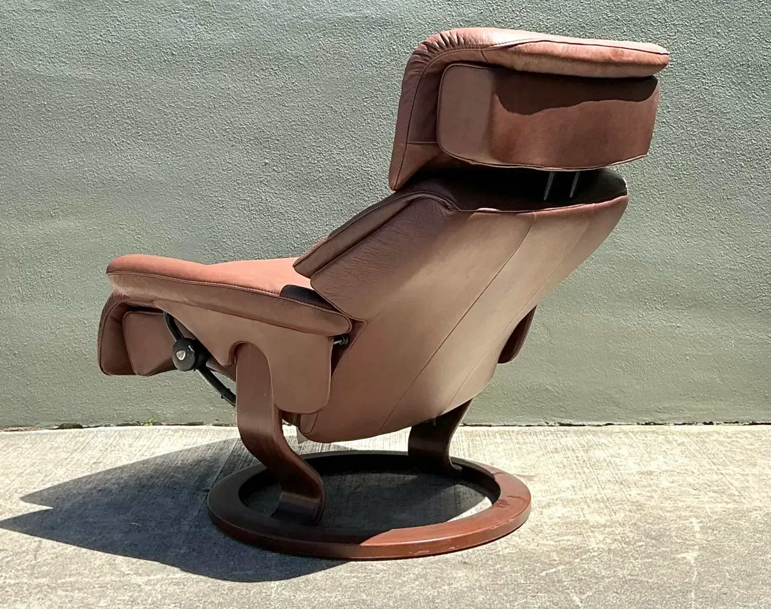 Vintage Ekornes “Stressless” Leather Lounge Chair — additional photo 3