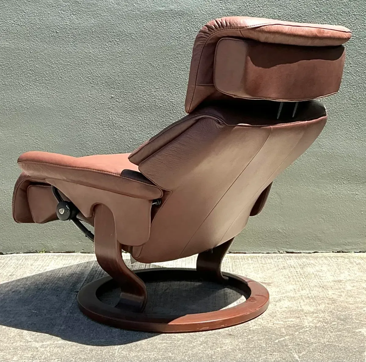 Vintage Ekornes “Stressless” Leather Lounge Chair — additional photo 3
