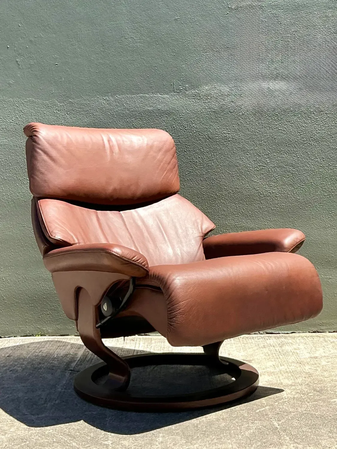 Vintage Ekornes “Stressless” Leather Lounge Chair — additional photo 7