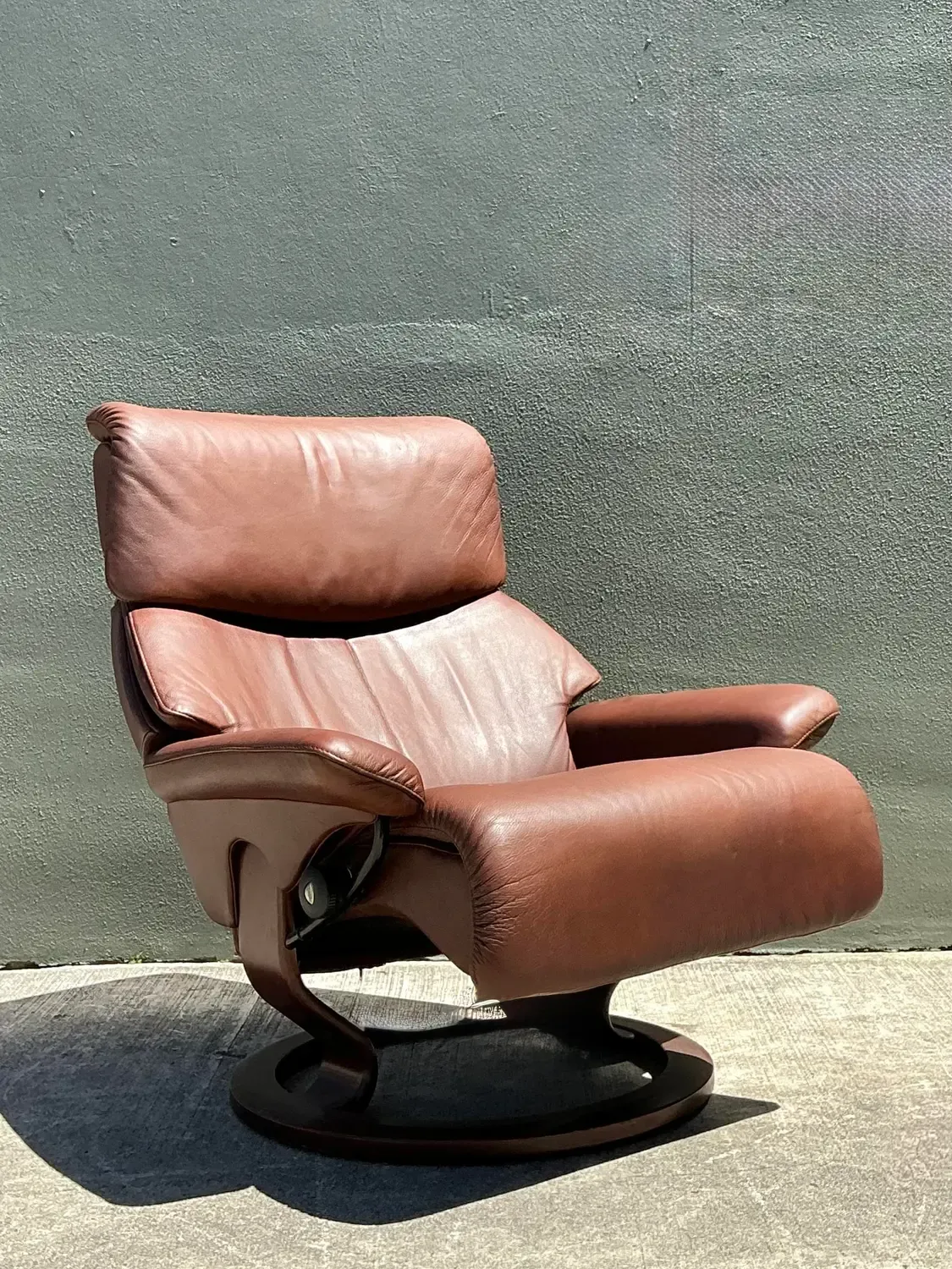Vintage Ekornes “Stressless” Leather Lounge Chair — additional photo 8