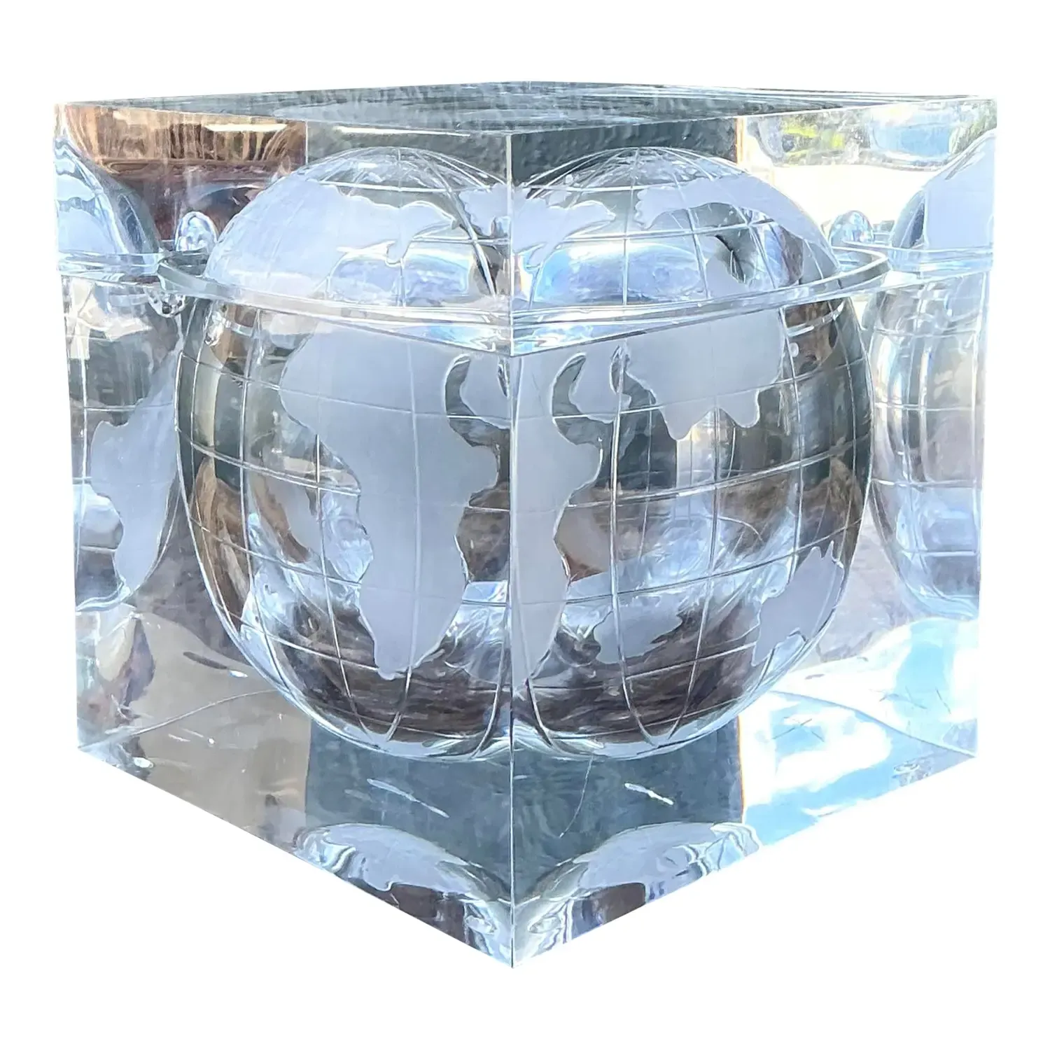 Vintage Etched Lucite Global Ice Bucket — additional photo 1