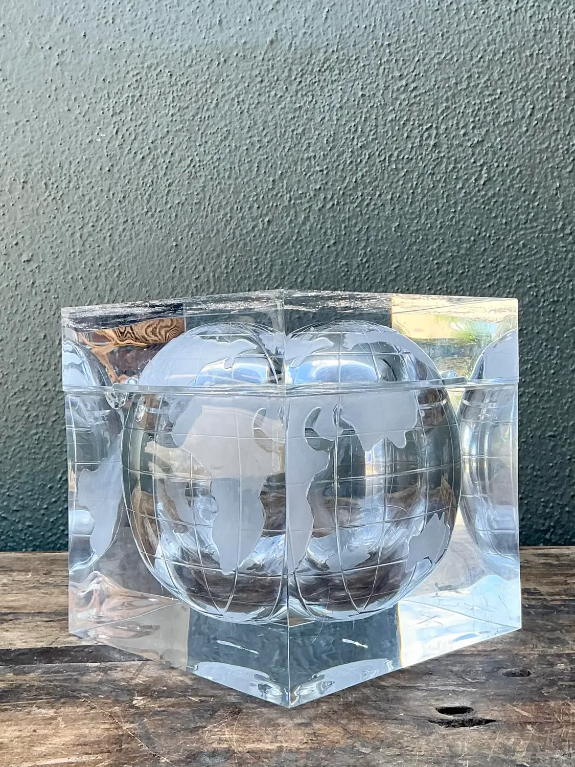 Vintage Etched Lucite Global Ice Bucket — additional photo 3