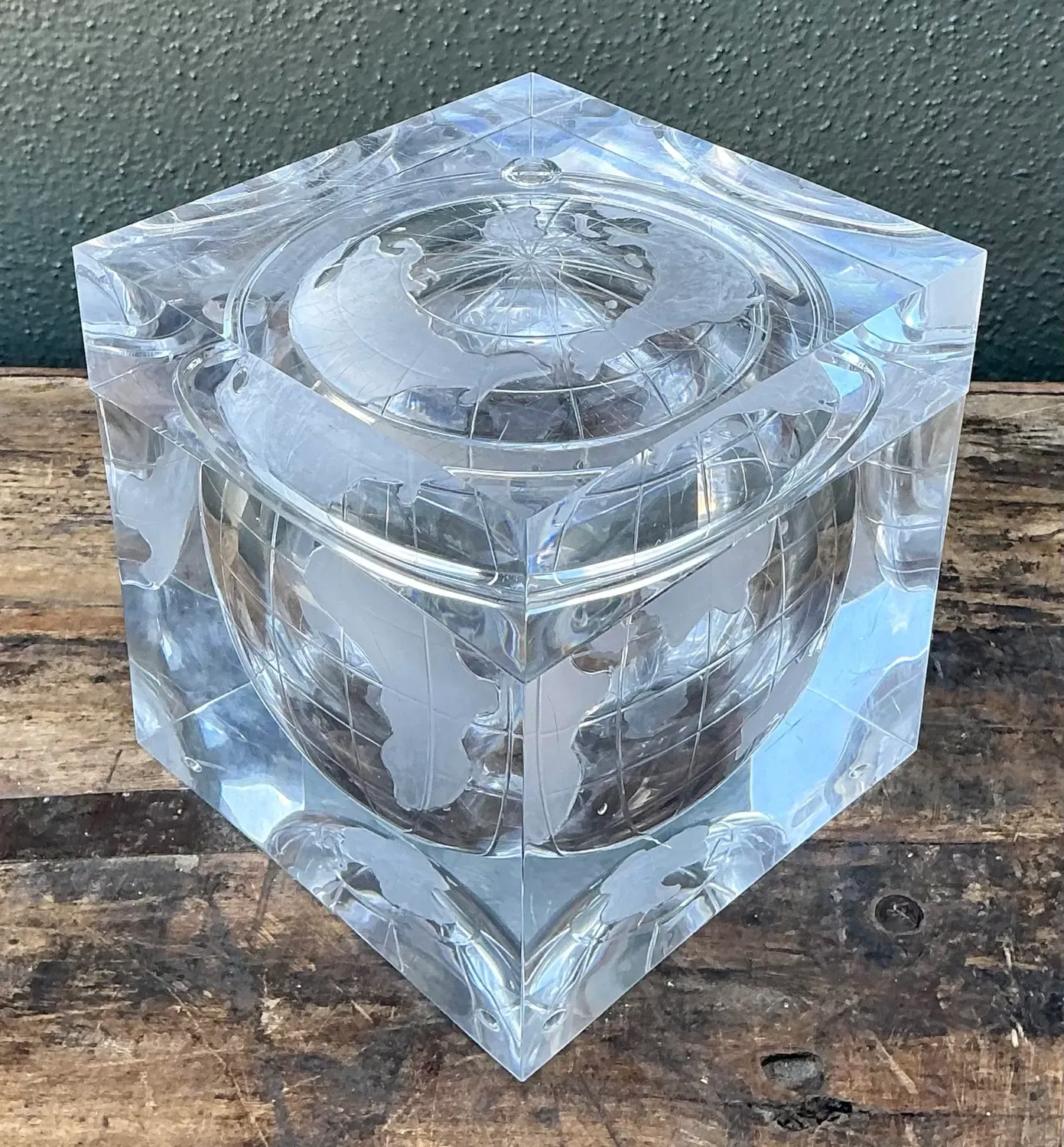 Vintage Etched Lucite Global Ice Bucket — additional photo 7