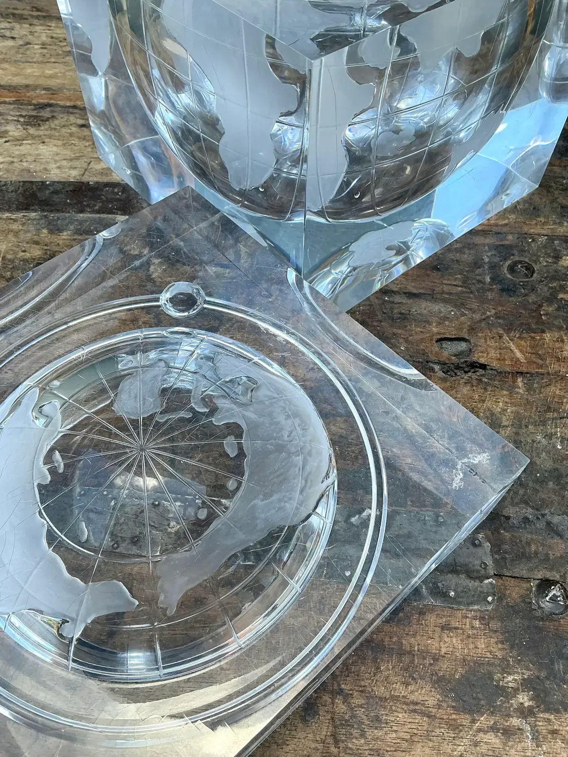 Vintage Etched Lucite Global Ice Bucket — additional photo 8