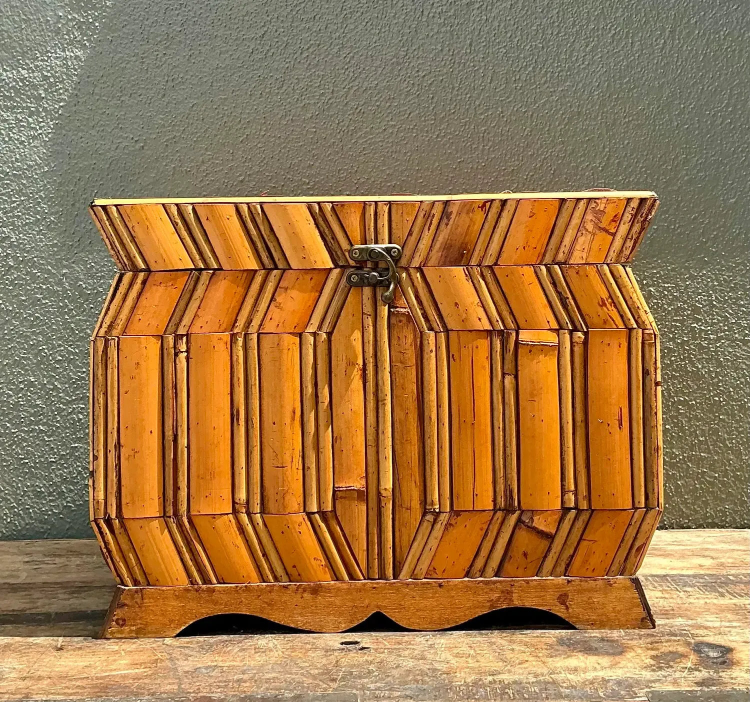 Vintage Faceted Rattan Box — additional photo 2