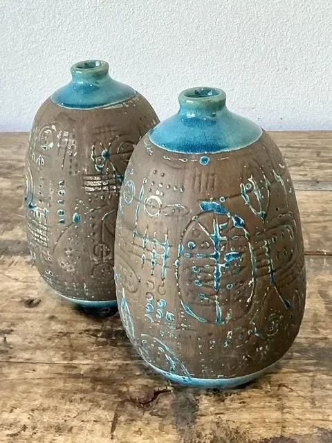 Vintage Glazed Ceramic Scored Vases - A Pair — additional photo 2