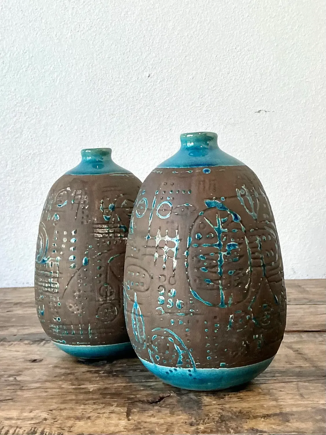 Vintage Glazed Ceramic Scored Vases - A Pair — additional photo 4