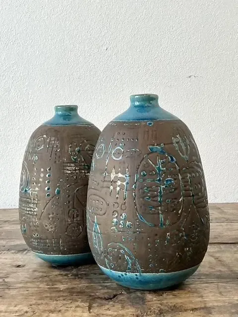 Vintage Glazed Ceramic Scored Vases - A Pair — additional photo 7