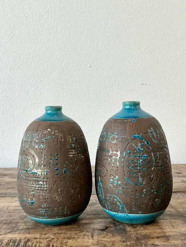 Vintage Glazed Ceramic Scored Vases - A Pair — additional photo 8