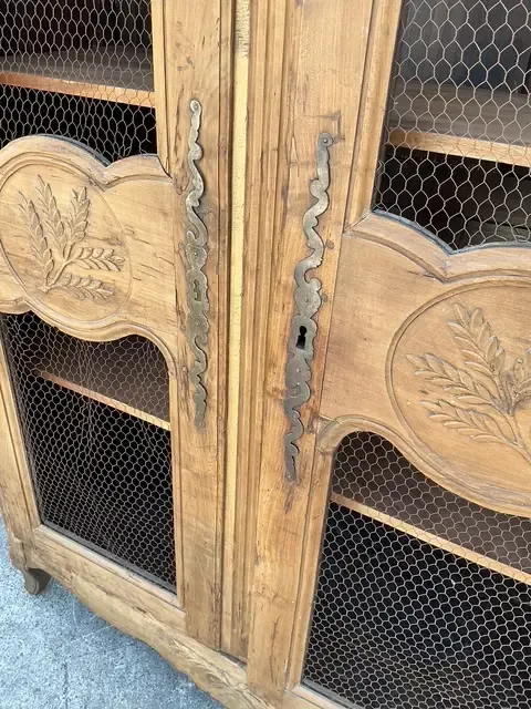 Vintage Gusto Distressed Wire Front Linen Press — additional photo 7