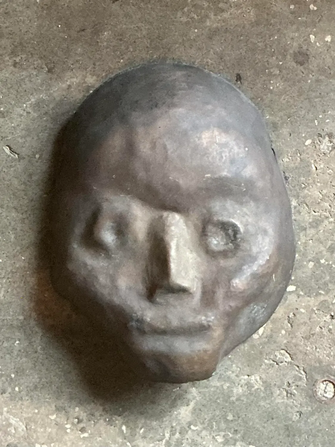 Vintage Hammered Z Bronze Death Mask Wall Sculpture — additional photo 6