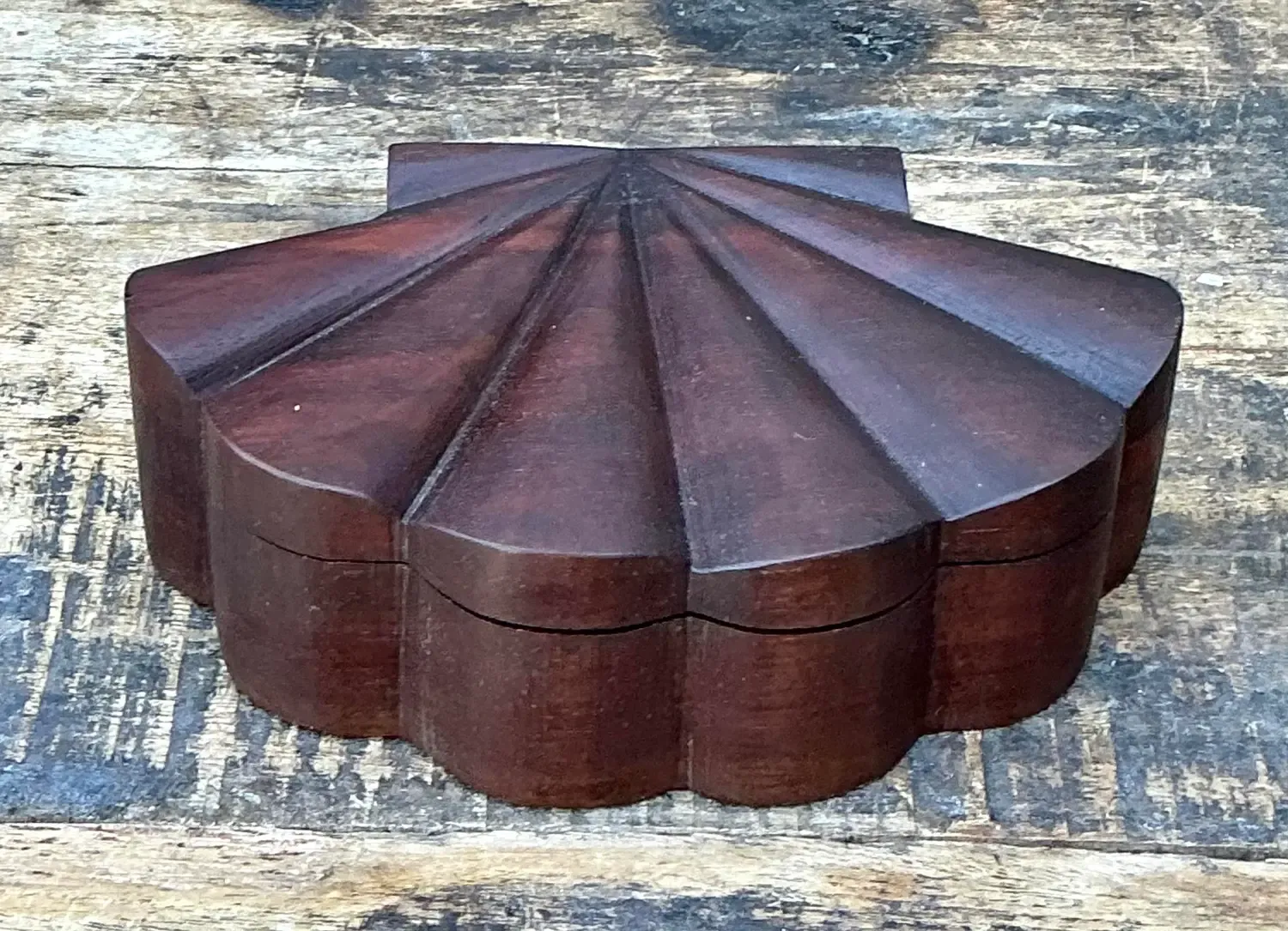 Vintage Hand Carved Wood Clam Box — additional photo 2