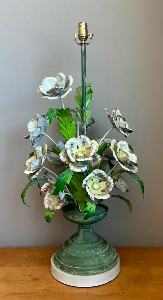 Vintage Hand Painted Tole Bouquet Lamp — additional photo 3