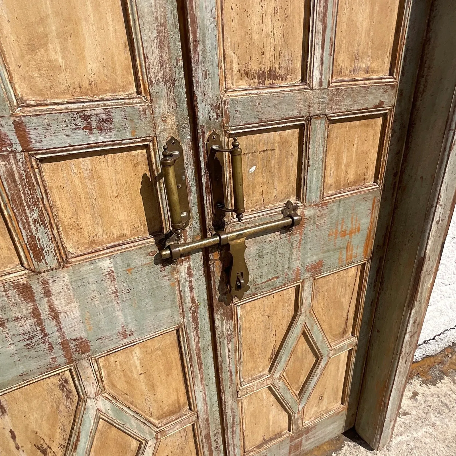 Vintage Italian Patinated Doors With Coordinating Transom — additional photo 4