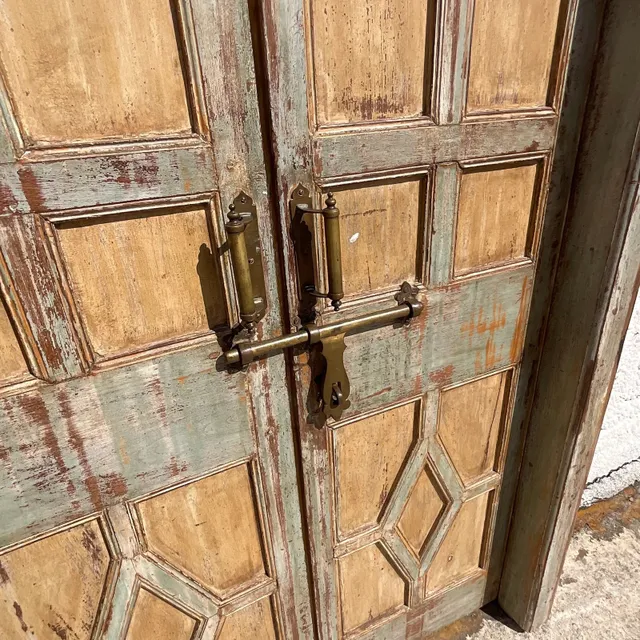 Vintage Italian Patinated Doors With Coordinating Transom — additional photo 4