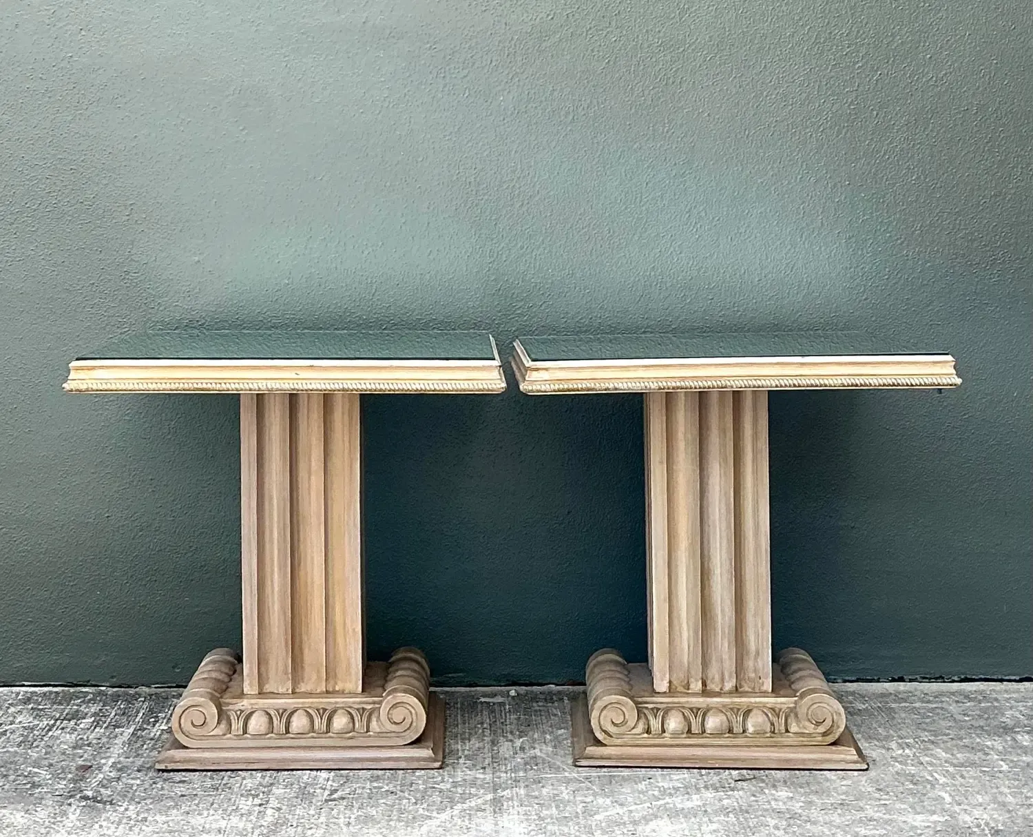 Vintage John Stuart Carved Column Side Tables After T. H. Robsjohn Gibbings - A Pair — additional photo 2