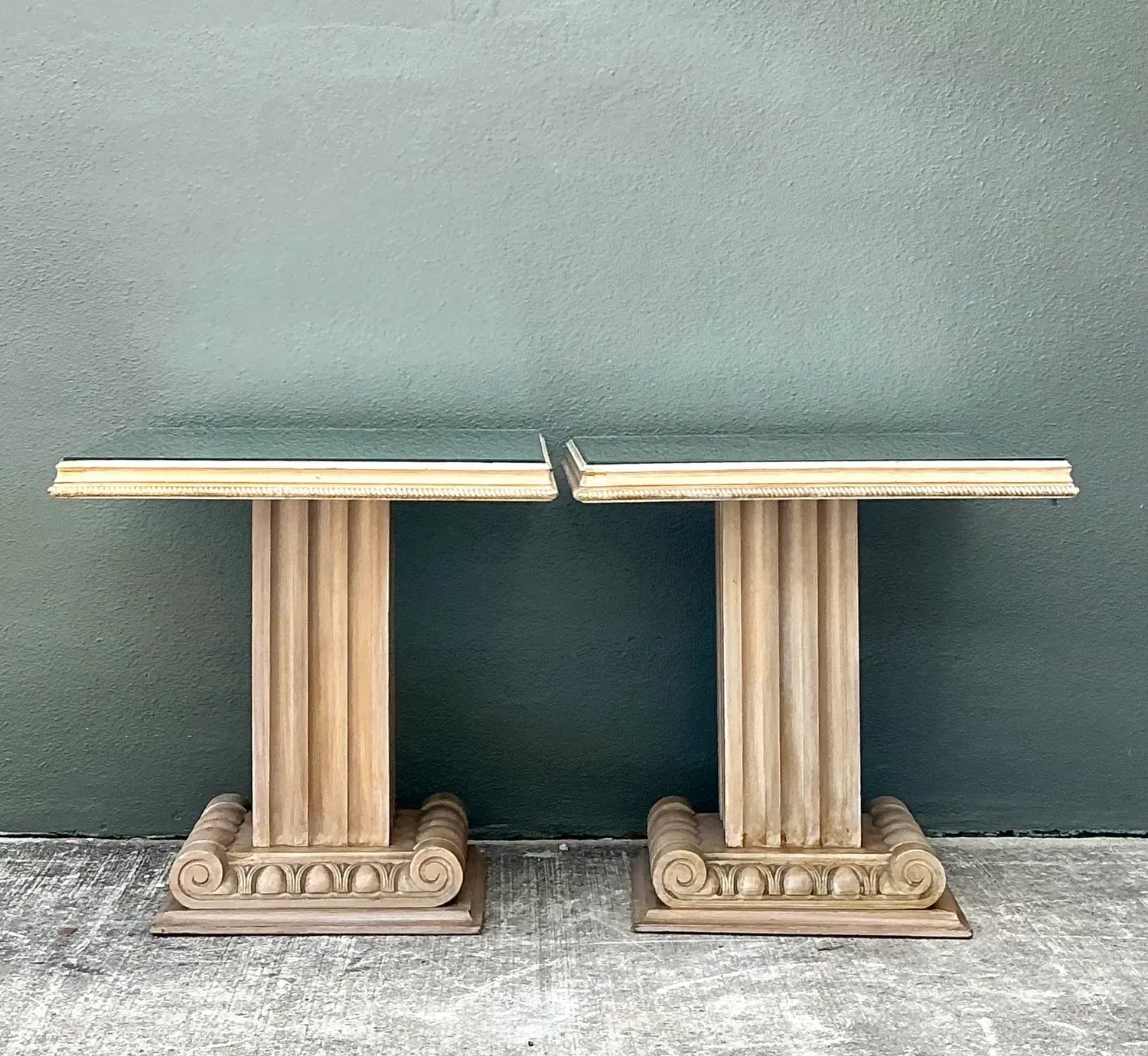 Vintage John Stuart Carved Column Side Tables After T. H. Robsjohn Gibbings - A Pair — additional photo 3