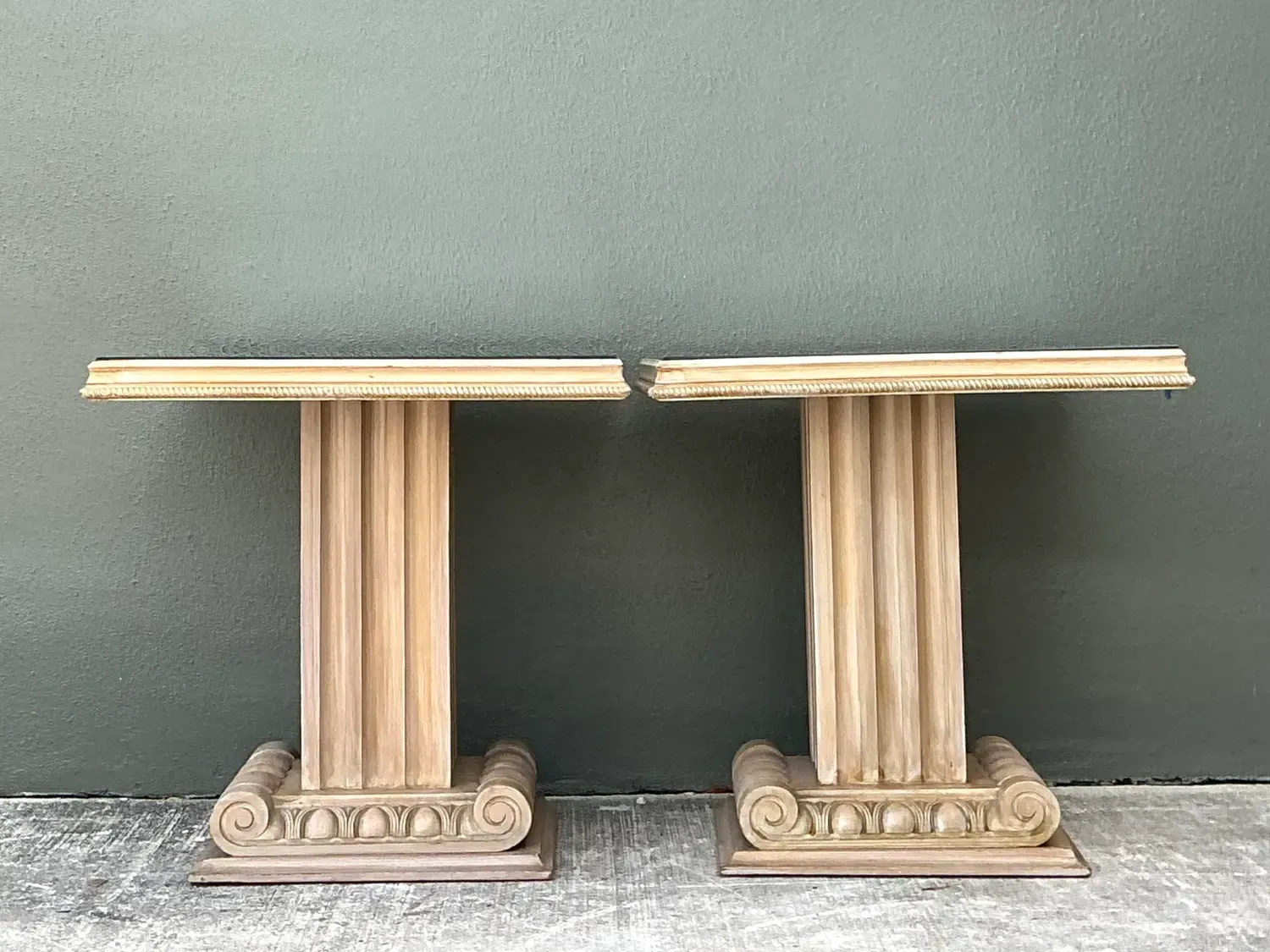 Vintage John Stuart Carved Column Side Tables After T. H. Robsjohn Gibbings - A Pair — additional photo 8