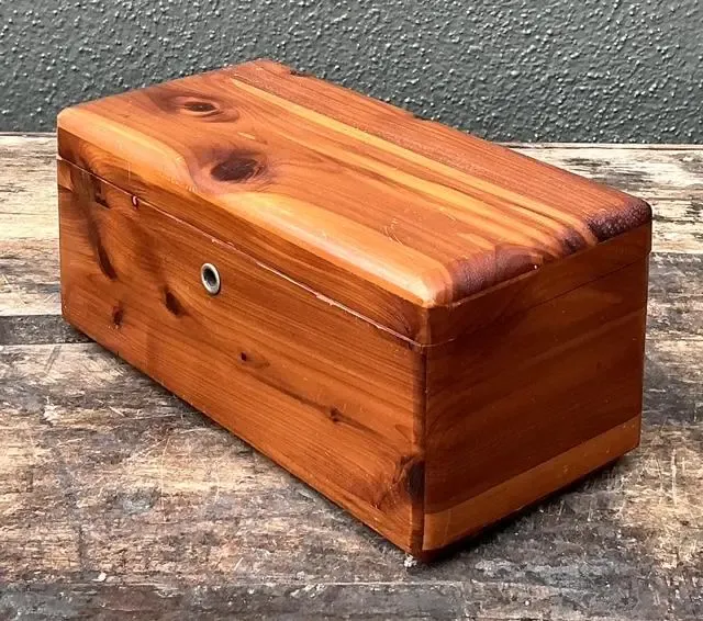 Vintage Lane Cedar Box — additional photo 4
