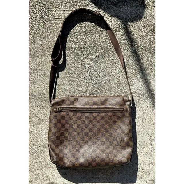 Vintage Louis Vuitton Damier Ebene Messenger Bag — additional photo 5