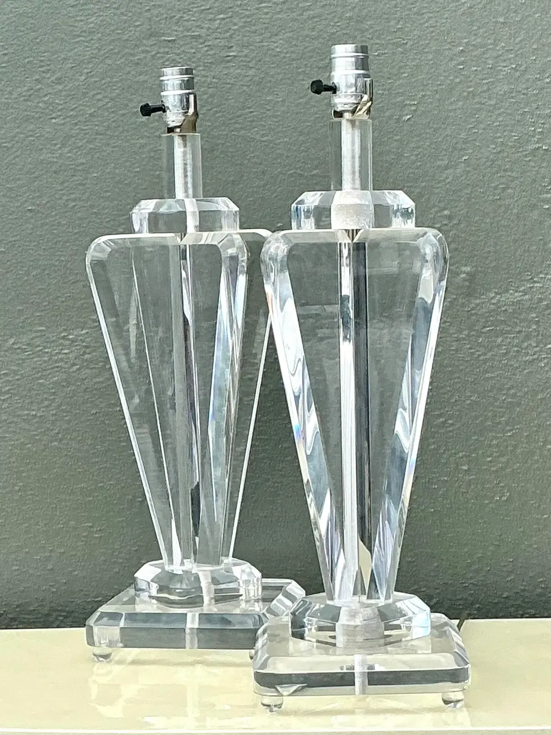 Vintage Lucite Paddle Lamps - A Pair — additional photo 2