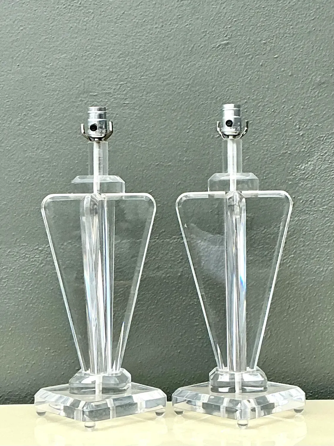 Vintage Lucite Paddle Lamps - A Pair — additional photo 5