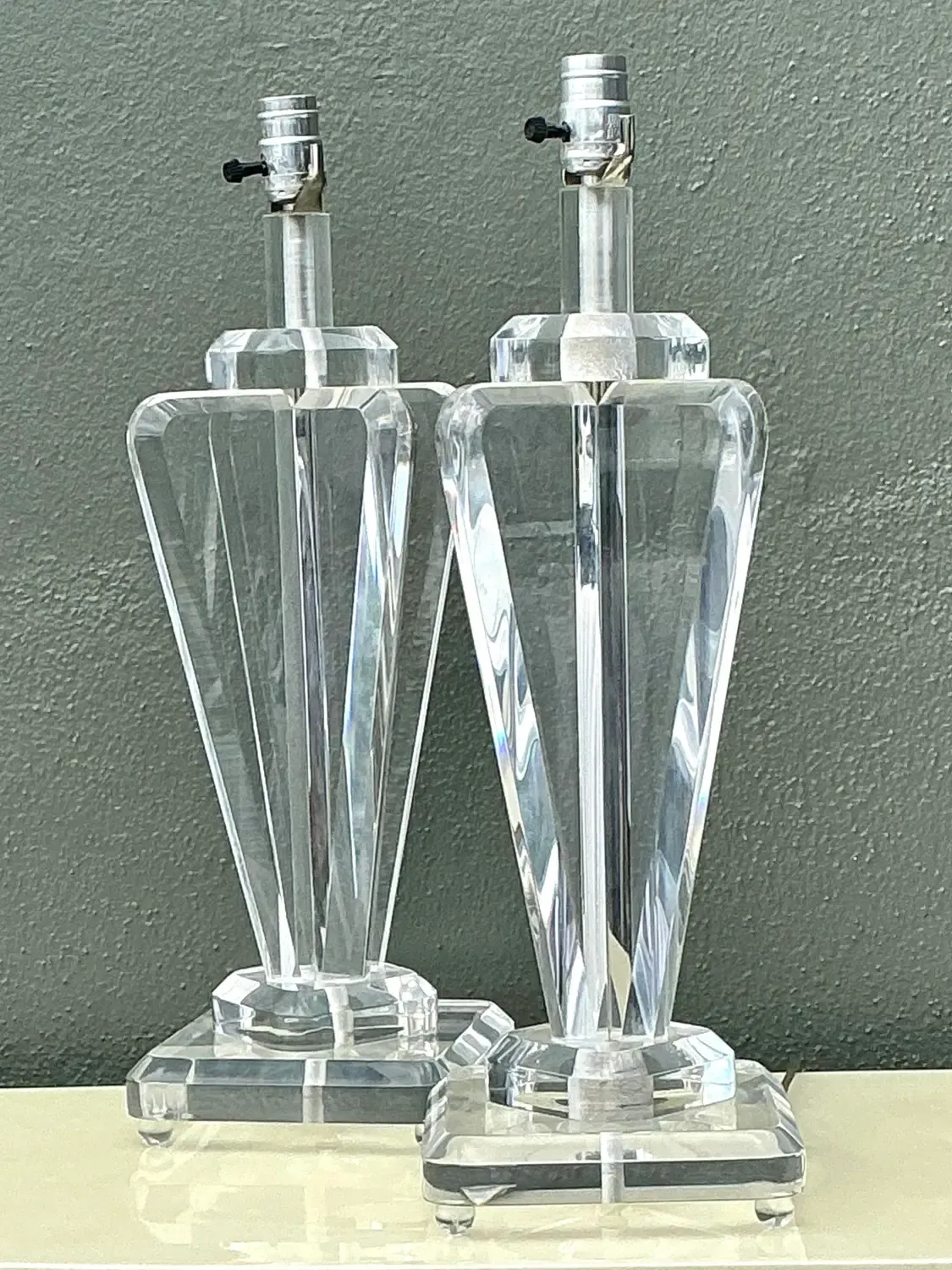 Vintage Lucite Paddle Lamps - A Pair — additional photo 6