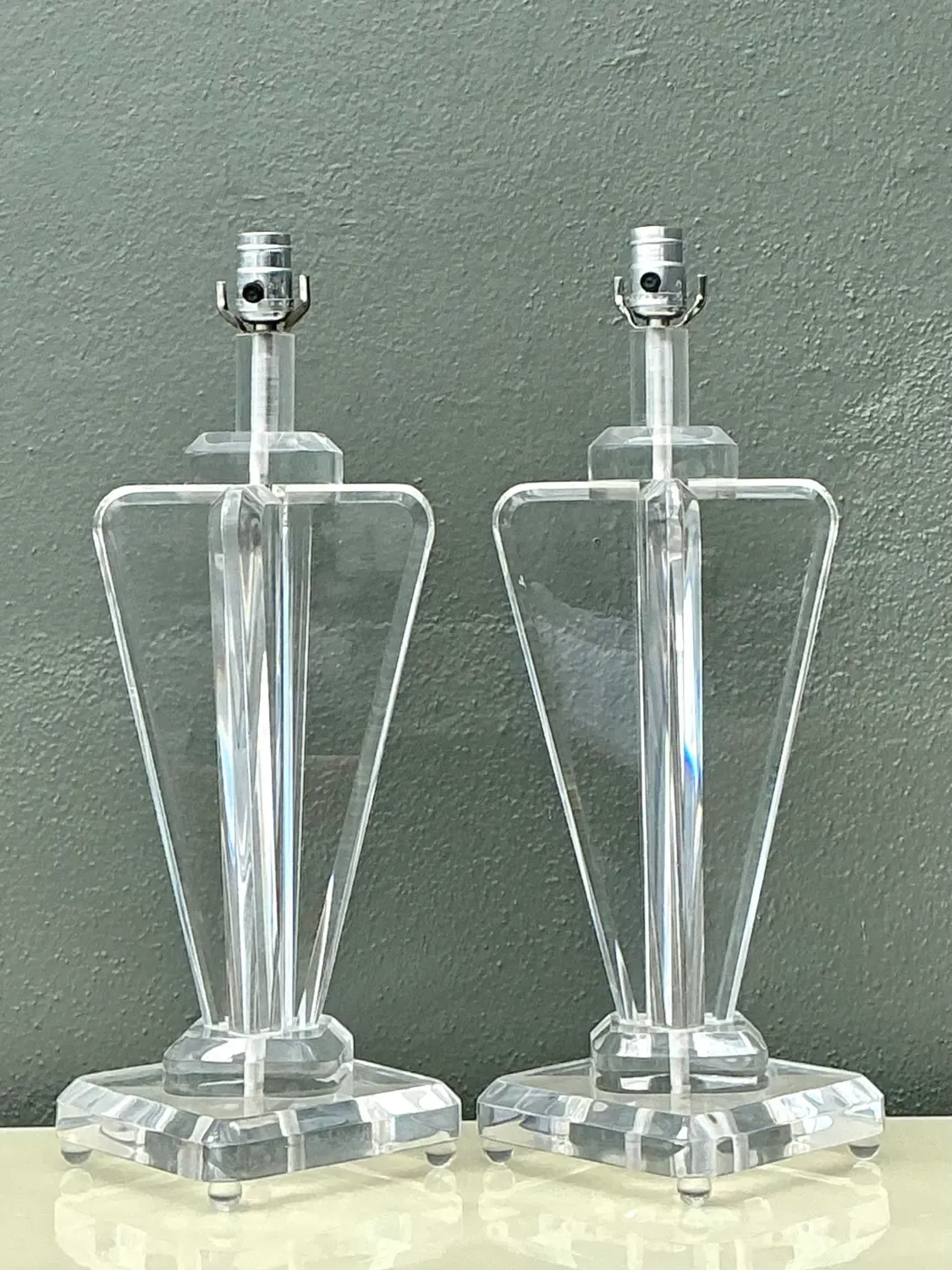 Vintage Lucite Paddle Lamps - A Pair — additional photo 7