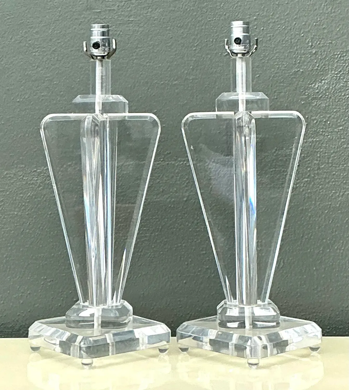 Vintage Lucite Paddle Lamps - A Pair — additional photo 8