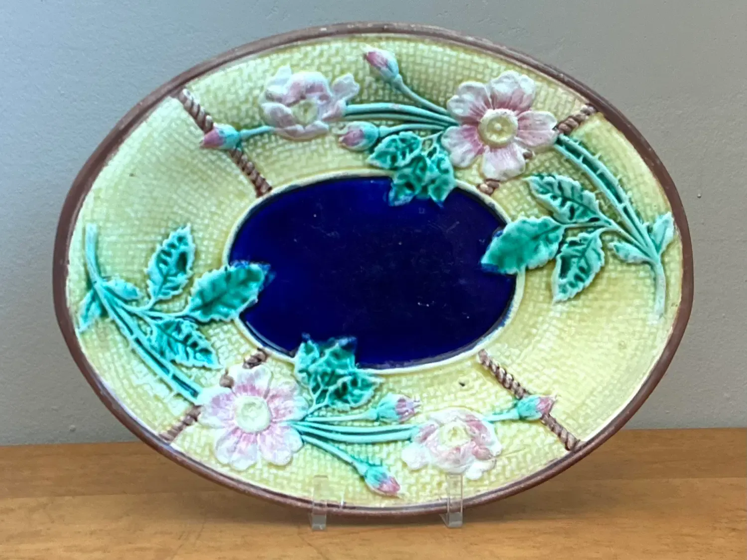Vintage Majolica Floral Plate — additional photo 2
