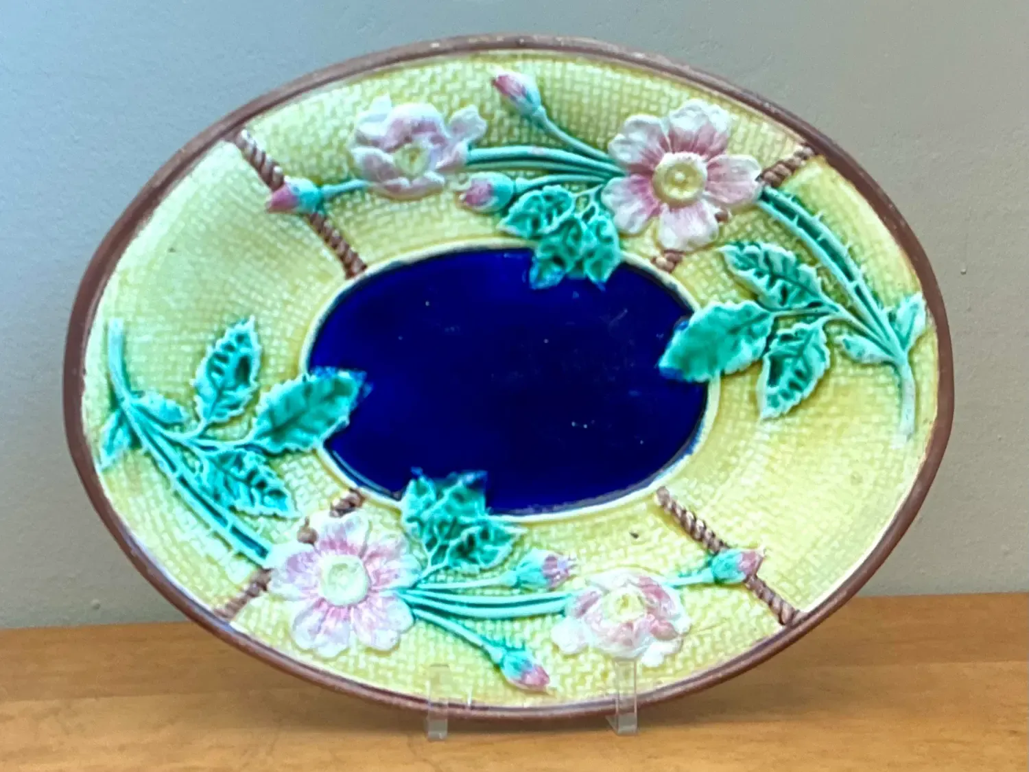 Vintage Majolica Floral Plate — additional photo 4