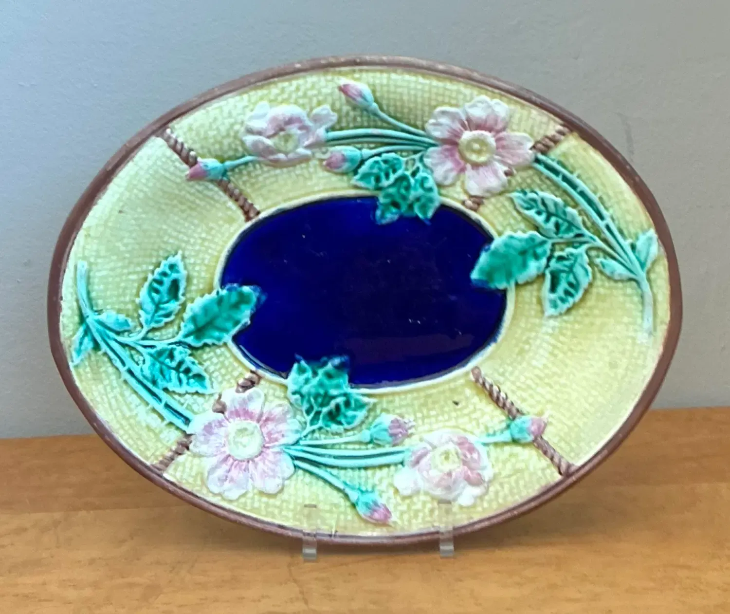 Vintage Majolica Floral Plate — additional photo 6