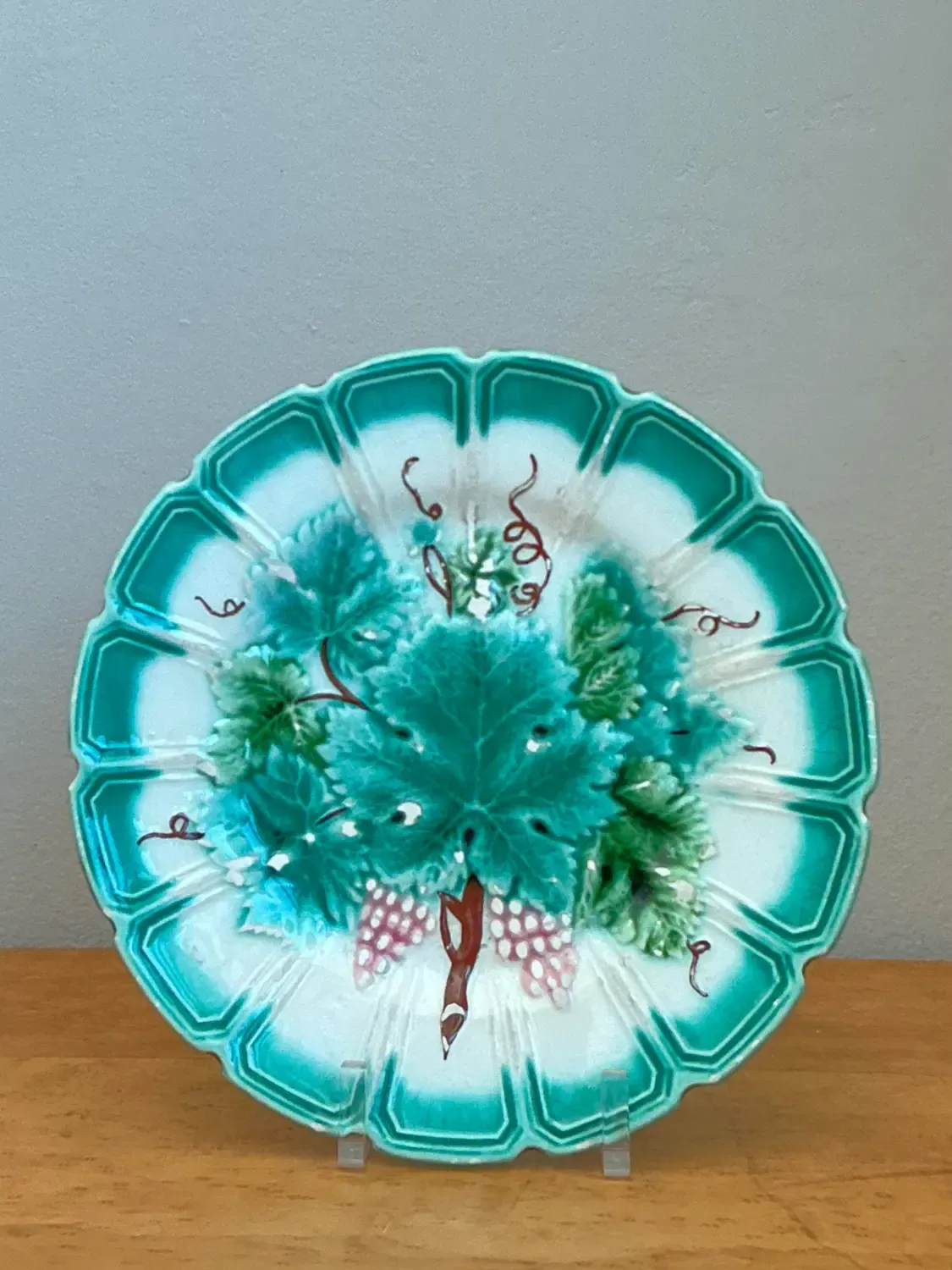 Vintage Majolica Maple Leaf Plate — additional photo 1