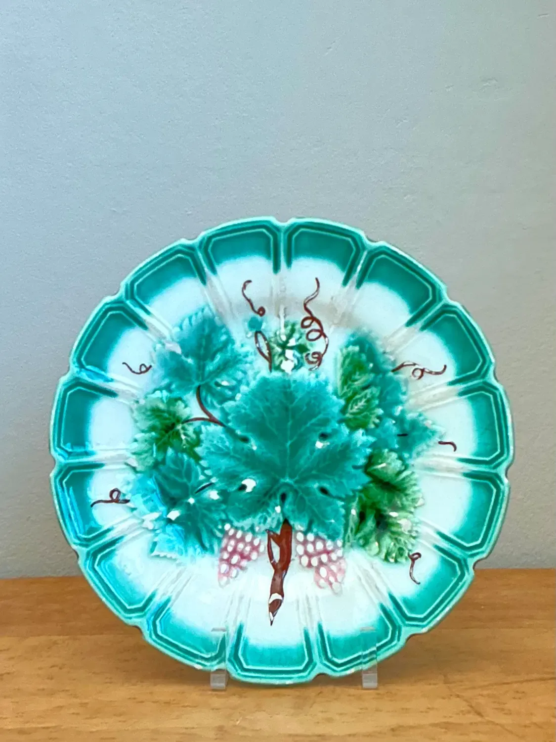 Vintage Majolica Maple Leaf Plate — additional photo 2