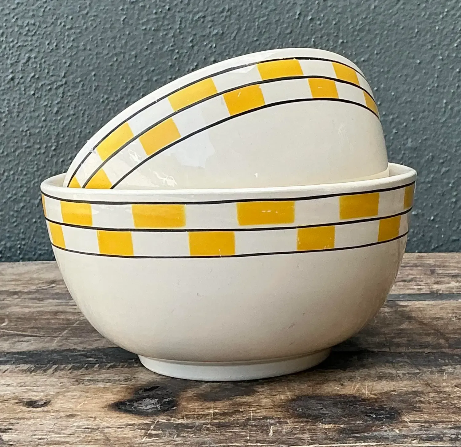 Vintage MCM Bakelite Ceramic Bowls - Set of 2 — additional photo 3